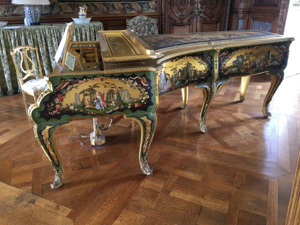 Piano du château de Bizy